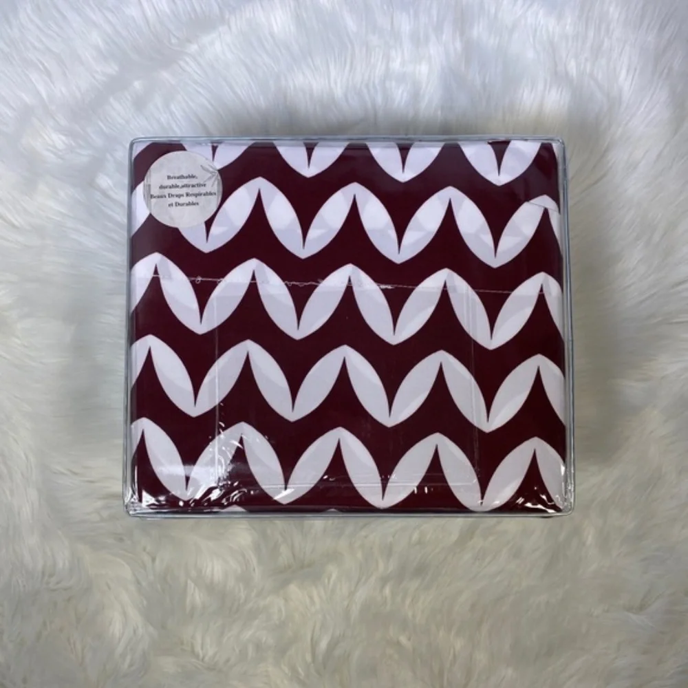 ⭐️SEE NEW LISTING⭐️King 4pc Burgundy Wave Bedsheets - Picture 2 of 5